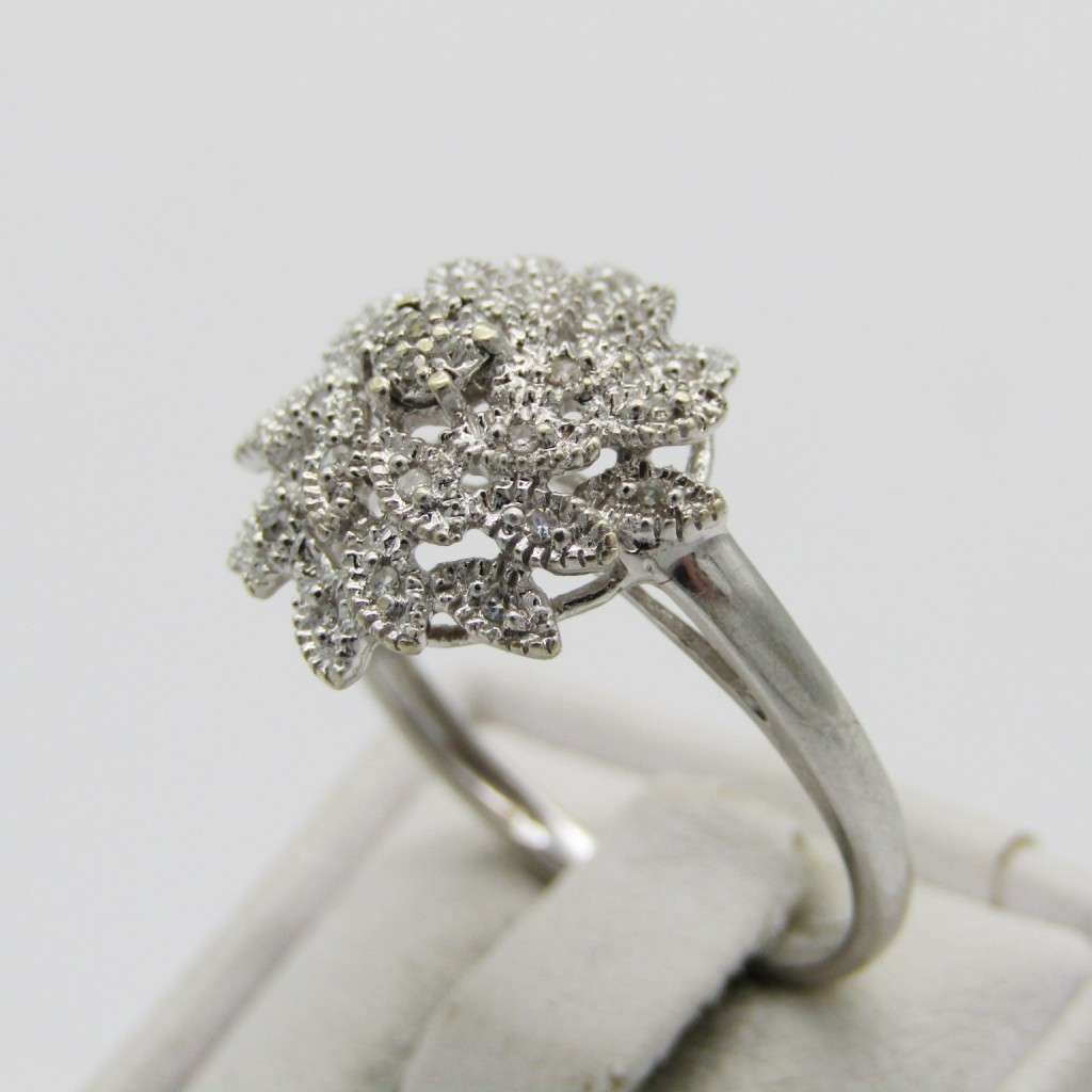 9kt White gold ring with about 30 small diamonds - ring size P