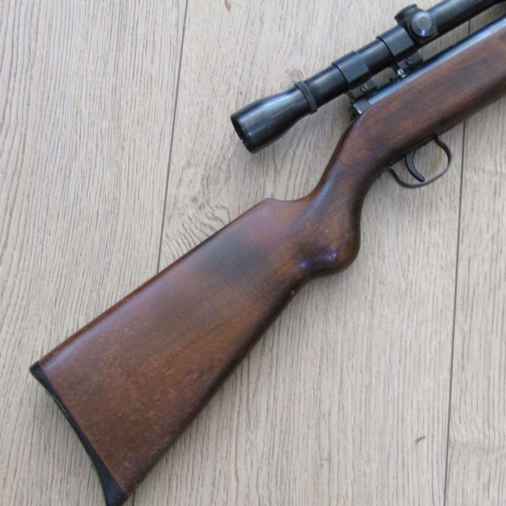 Vintage Gecado model 50 Air Rifle .177 with scope
