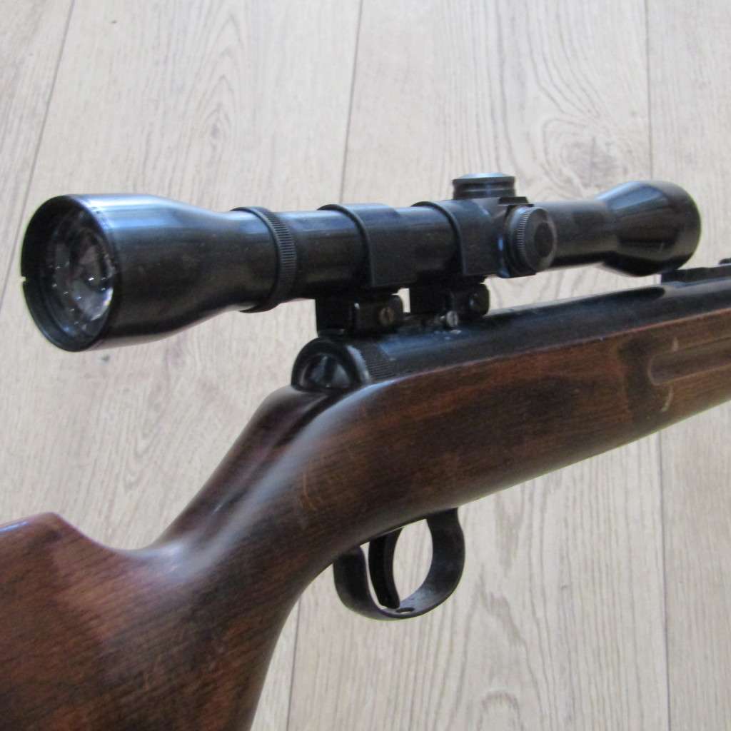 Vintage Gecado model 50 Air Rifle .177 with scope