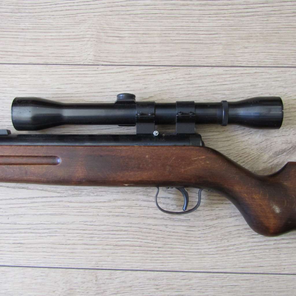 Vintage Gecado model 50 Air Rifle .177 with scope