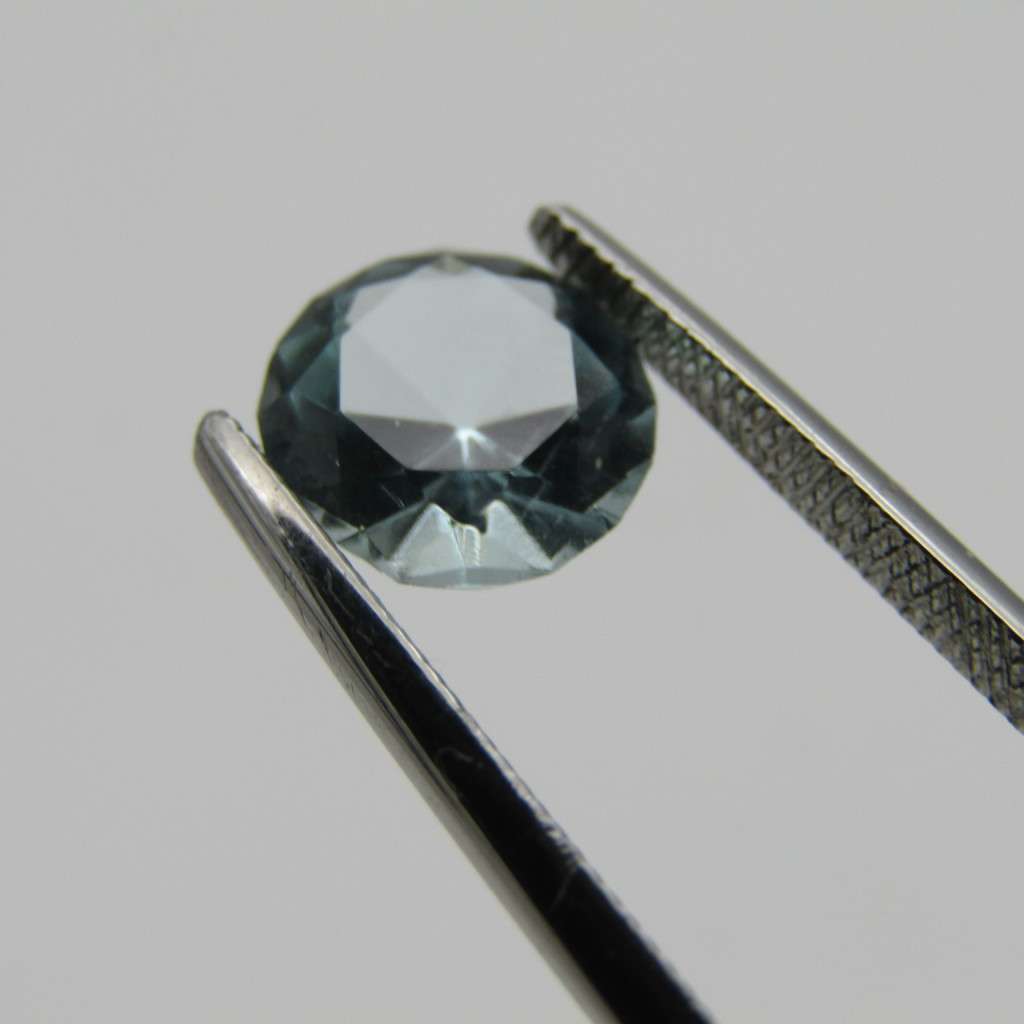 Natural Aquamarine of 1,38 carat - Round mixed cut - very slightly greenish blue with Gemlab
