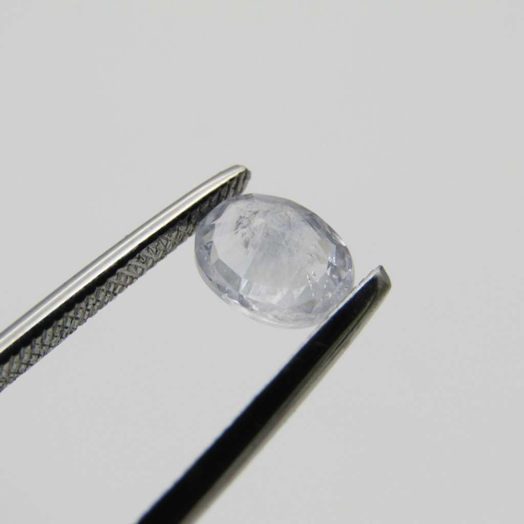 Natural Sapphire of 0,94 carat medium dark toned white - oval mixed cut with Gemlab certificate