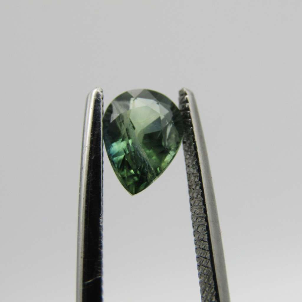 Natural Sapphire of 0,97 carat - Pear shape - medium toned bluish green with Gemlab certificate