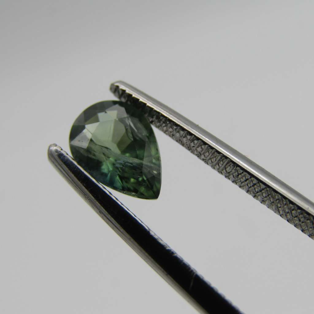 Natural Sapphire of 0,97 carat - Pear shape - medium toned bluish green with Gemlab certificate