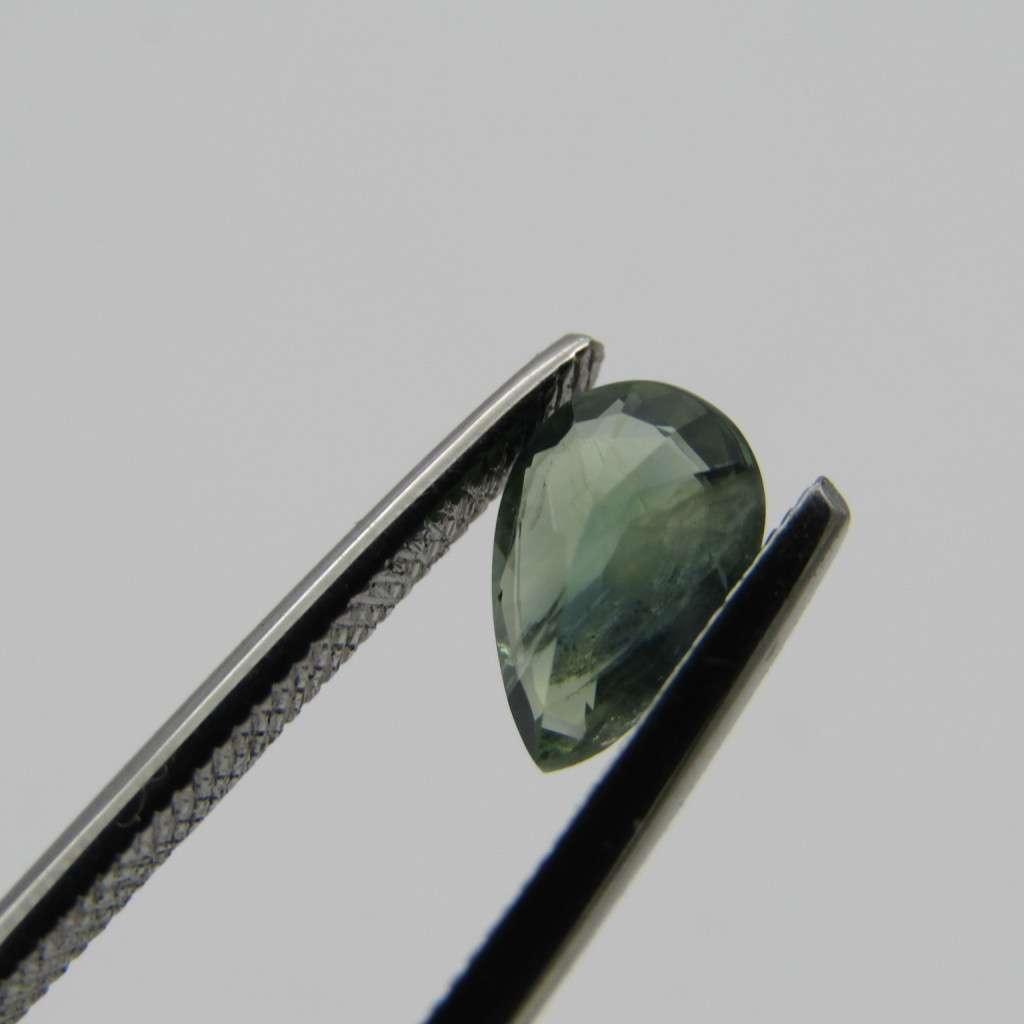 Natural Sapphire of 0,97 carat - Pear shape - medium toned bluish green with Gemlab certificate