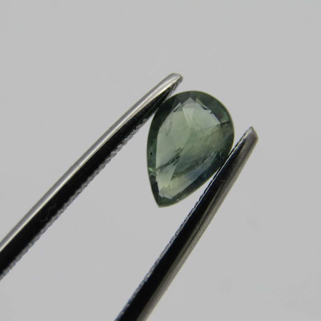 Natural Sapphire of 0,97 carat - Pear shape - medium toned bluish green with Gemlab certificate