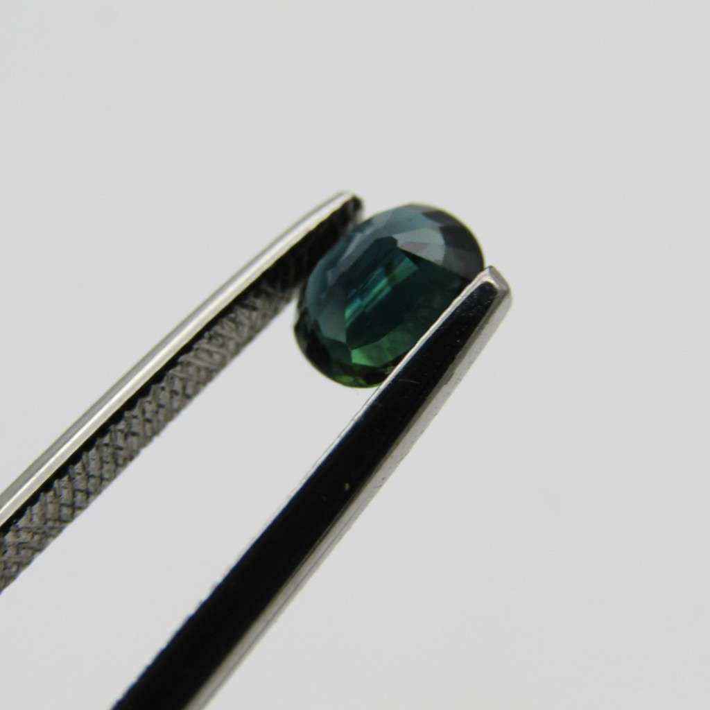 Natural Sapphire of 0,80 carat - oval mixed cut - slightly greenish blue with Gemlab certificate
