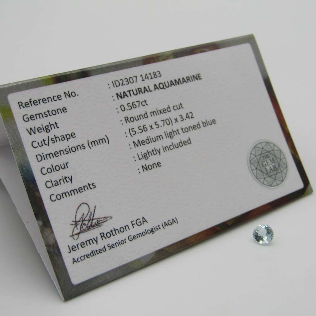 Natural Aquamarine of 0,56 carat - round mixed cut - Medium light toned blue - certified by Gemlab