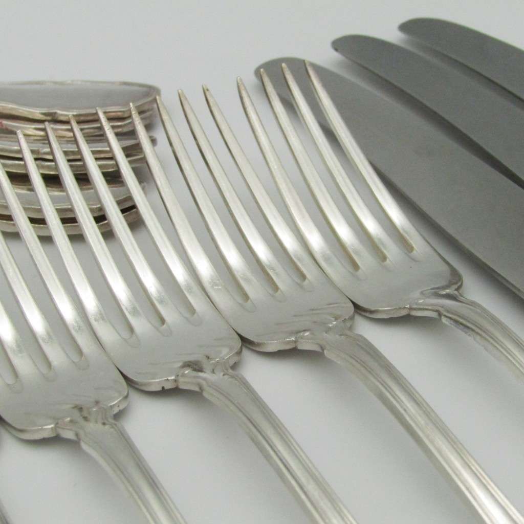 100 KKS German cutlery set with 11 knives / 12 forks / 11 spoons plated with about 140g of silver