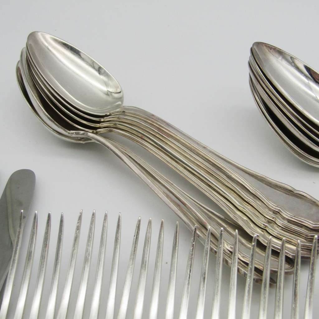 100 KKS German cutlery set with 11 knives / 12 forks / 11 spoons plated with about 140g of silver