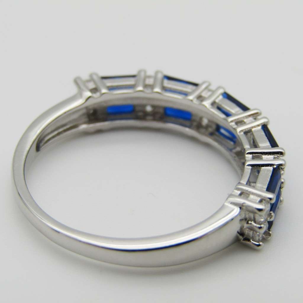 Stunning Sterling Silver ring with 10 blue stones and 12 clear stones - Size S - 3,2g