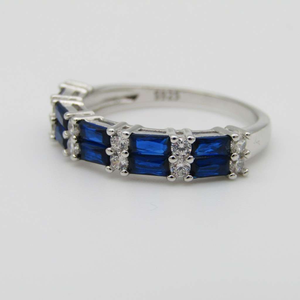 Stunning Sterling Silver ring with 10 blue stones and 12 clear stones - Size S - 3,2g