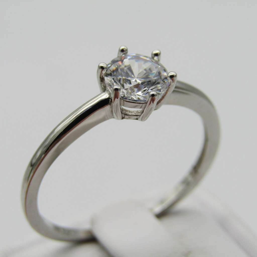 Stunning Sterling Silver ring with Solitaire design - Size S - 1,8g