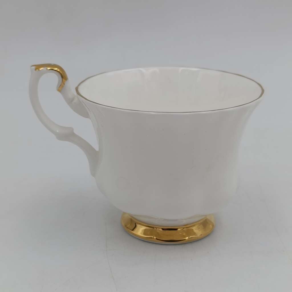 Royal Albert Val d`or porcelain tea set - 6 trios, milk jug and bowl