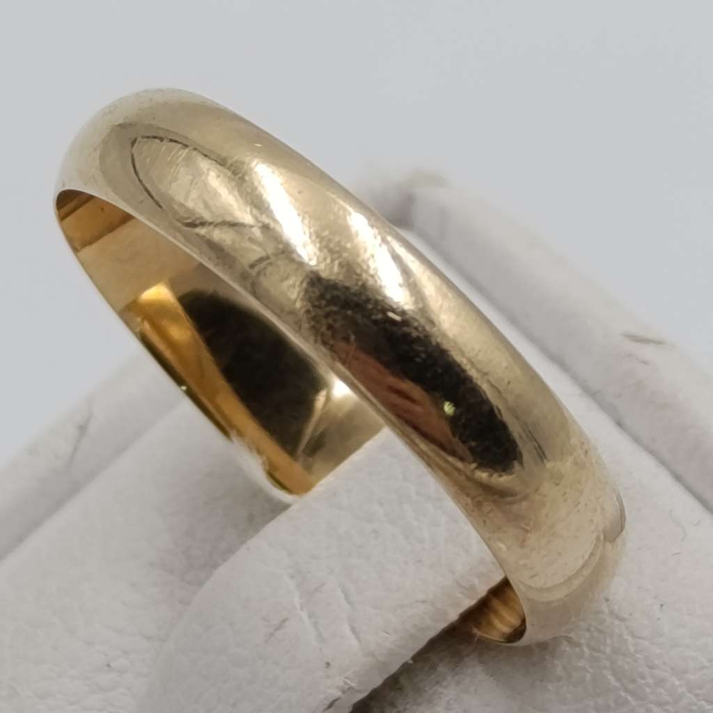 9kt Yellow gold mens ring - weighs 2.3g