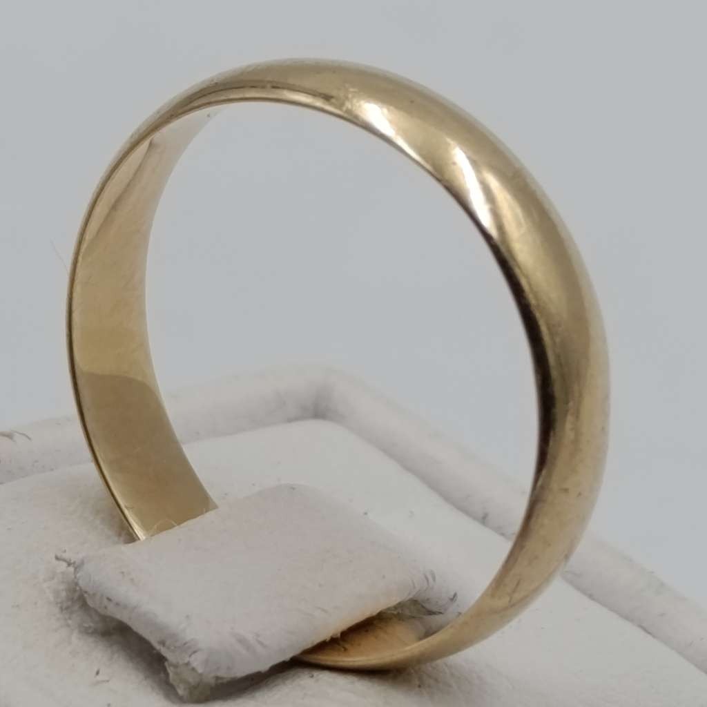 9kt Yellow gold mens ring - weighs 2.3g