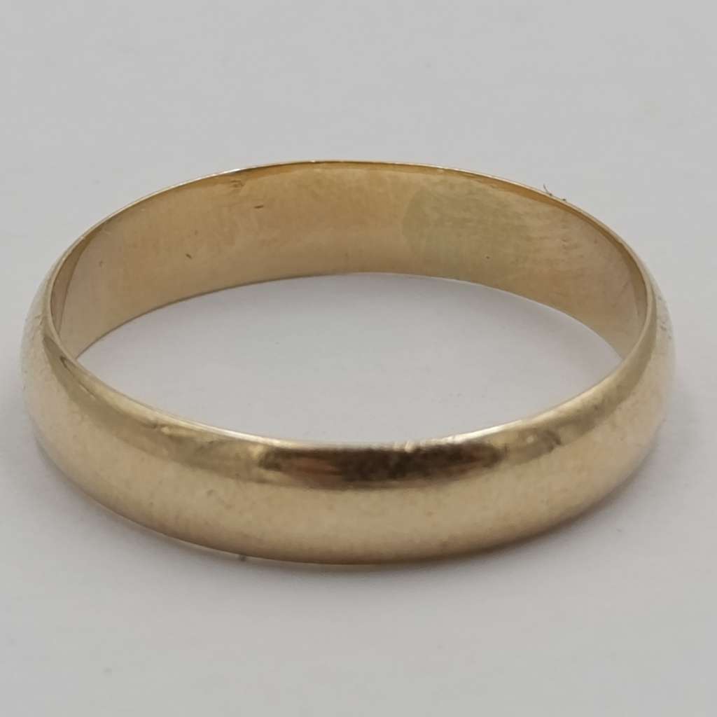 9kt Yellow gold mens ring - weighs 2.3g