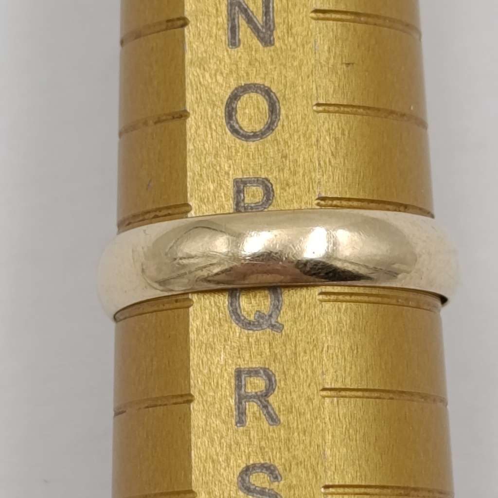 9kt Yellow gold mens ring - weighs 2.3g