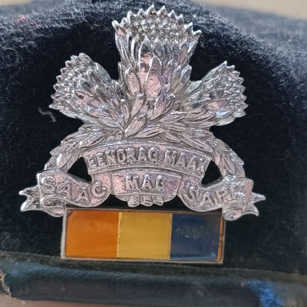 SADF Armoured Corps beret with badge and balkie - size 52