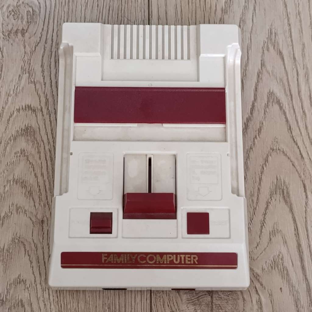 Family Computer Vintage TV Games console with game