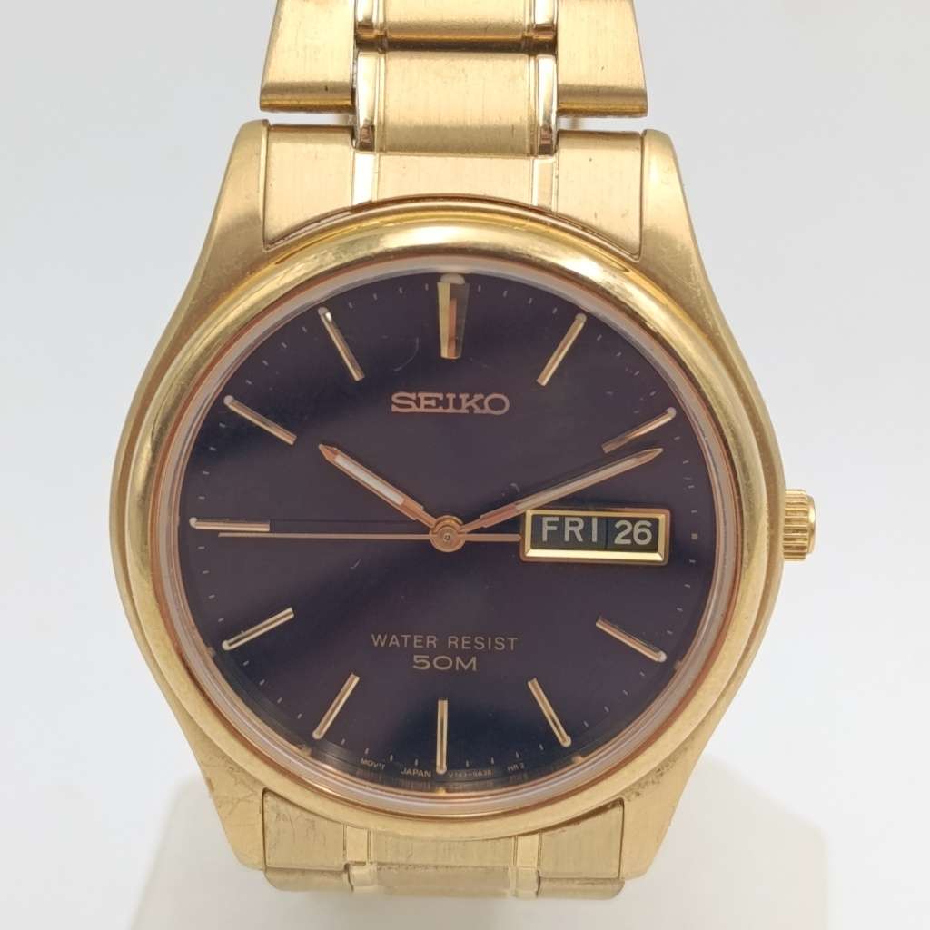 Seiko Quartz day/date V743-9A19 mens watch - excellent working condition