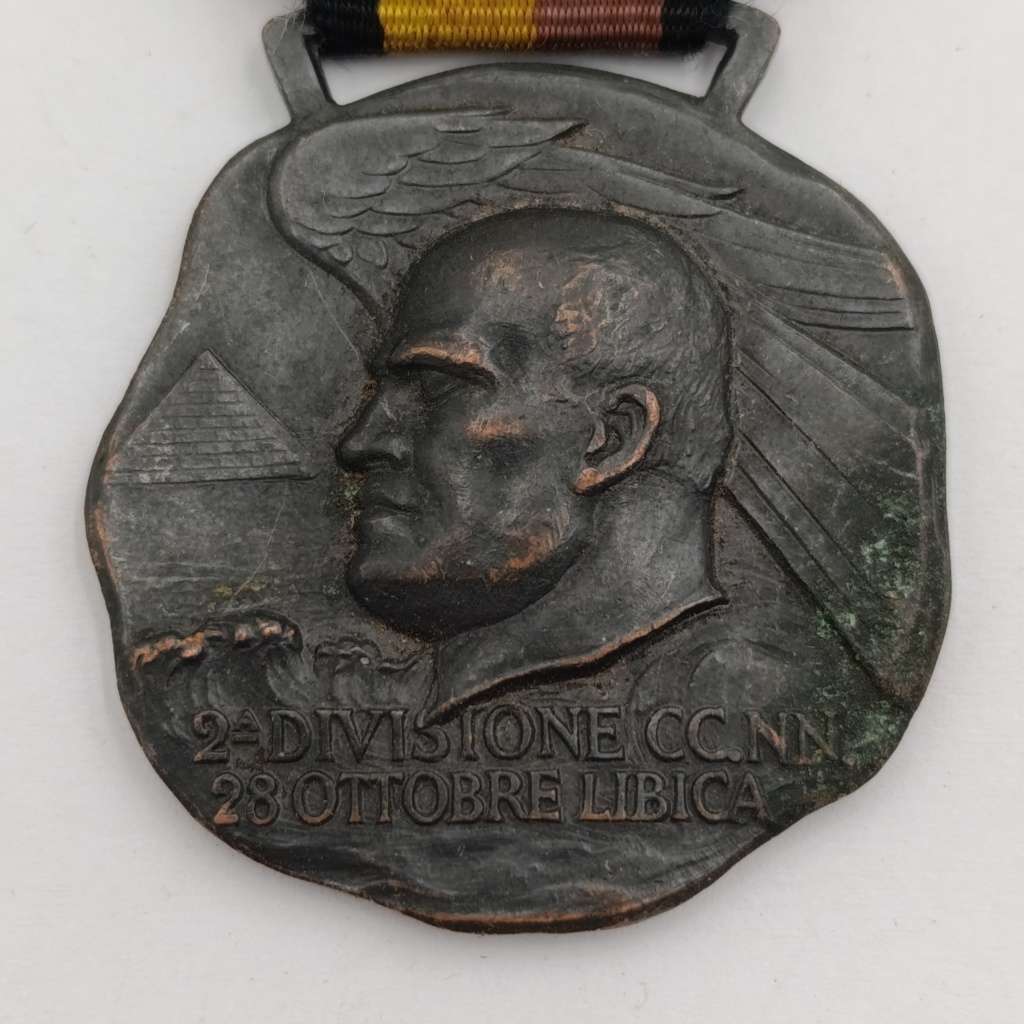 WW2 Italian fascist 2nd division medal