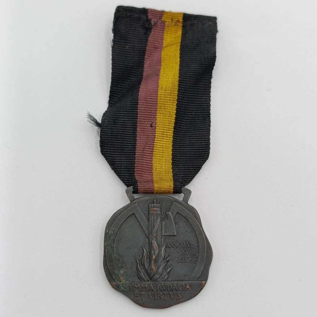 WW2 Italian fascist 2nd division medal