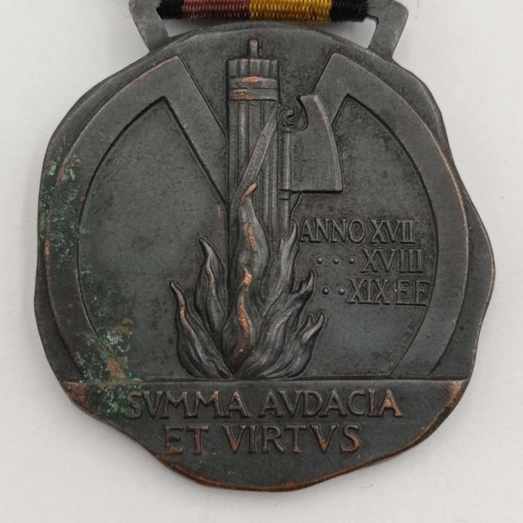 WW2 Italian fascist 2nd division medal