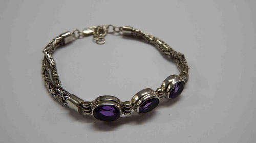 Sterling Silver bracelet with Amethyst - weighs 17.1 grams as per photo