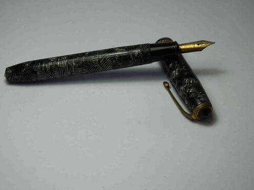 Conway Stewart 14 kt gold tip needs new bladder - 130 mm long - as per photo