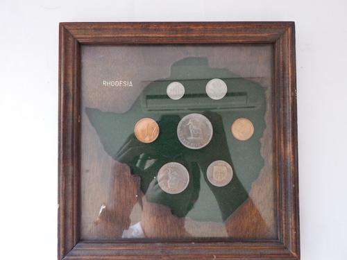 Rhodesia commemorative plaque with set of Rhodesia coins