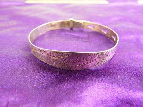 Sterling silver child bangle - 4,4 grams  - engraved Latitia