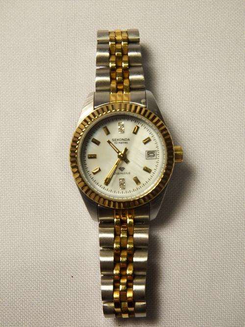 Vintage Sekonda diamond ladies quartz watch - excellent condition