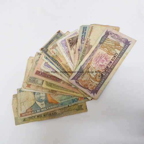 Lot of 20 old International banknotes