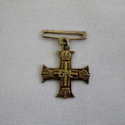 WW2 miniature military cross withouth ribbon