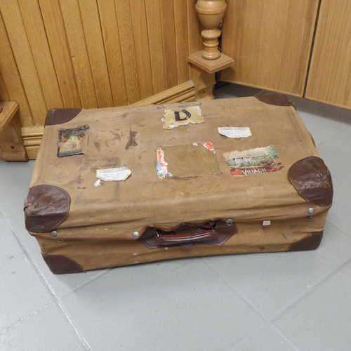 Old suitcase with cover - 66 x 40 x 20,5 cm