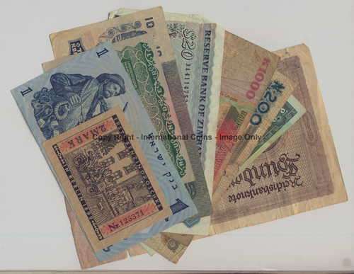Lot of 10 international banknotes