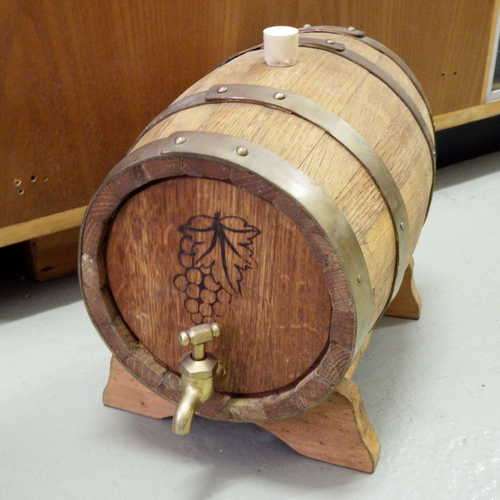 Oak wine barrel on stand - 27 cm x 24 cm