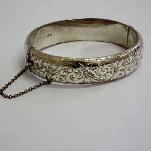 Vintage sterling silver bangle / bracelet - Weighs : 27.8g