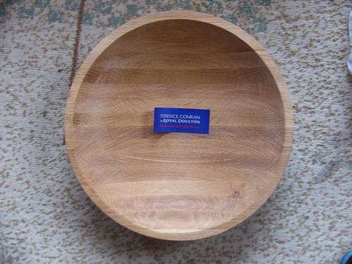 Bowl heavy duty oak bowl by Royal Doulton.Made in Thailand.36 cm wide .