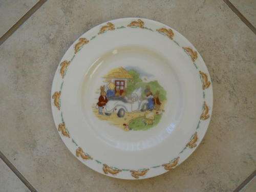 BUNNYKINS 20cm plate with two bunnies in a car.[looks like a vw beetle]