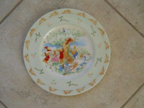 BUNNYKINS 20 cm plate by Royal Doulton with picnic scene ,tree and kite flying.