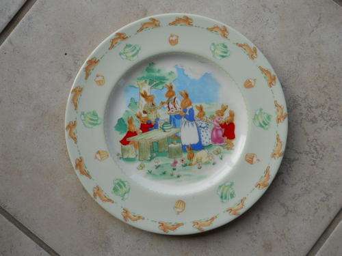 Bunnykins 20 cm porcelain plate with tea party under a tree .