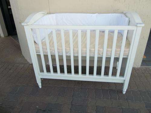 White cot