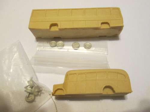 N GAUGE BUSES X 2