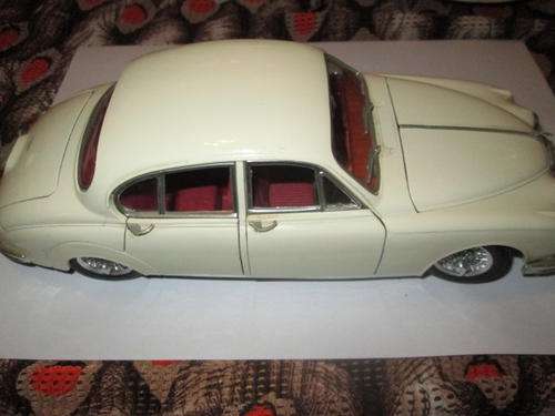 SCALE 1/18 JAGUAR MK II 1959
