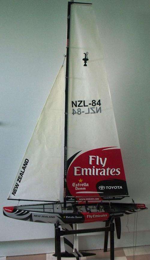 1 Meter racing R/C Yacht
