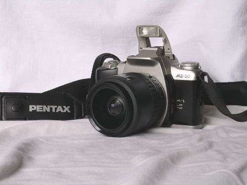 PENTAX MZ-50 (NOT TESTED/NOT SURE IF IT IS WORKING)