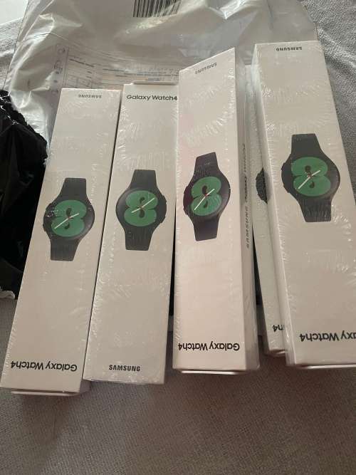 IPhone 8 64GB and Samsung Watch 4