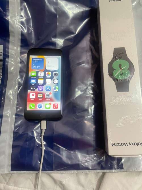 IPhone 8 64GB and Samsung Watch 4